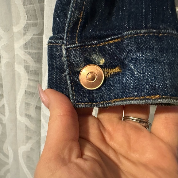✨Like New✨ H&M dark wash denim jacket w/gold buttons ✨Trucker Jacket - Picture 6 of 7